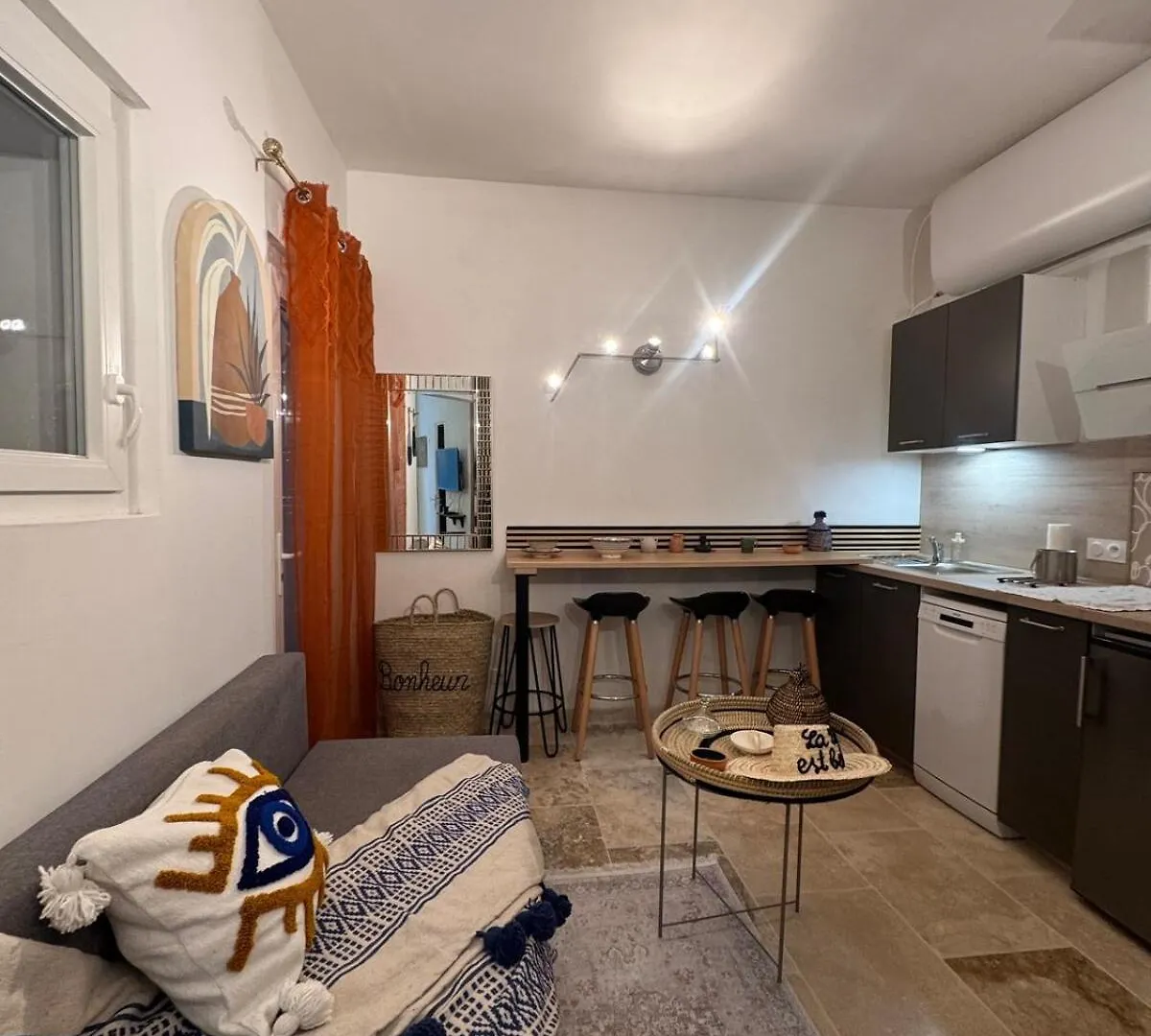 Appartement Avec Bain A Remous & Patio Avignon