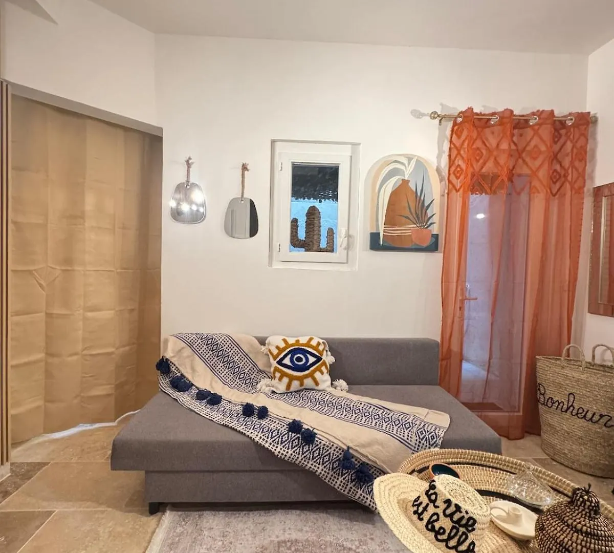 Appartement Avec Bain A Remous & Patio Avignon 0*,  France